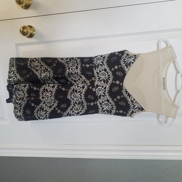 Black Lace dress with beige floral detailing - Picture 2 of 2